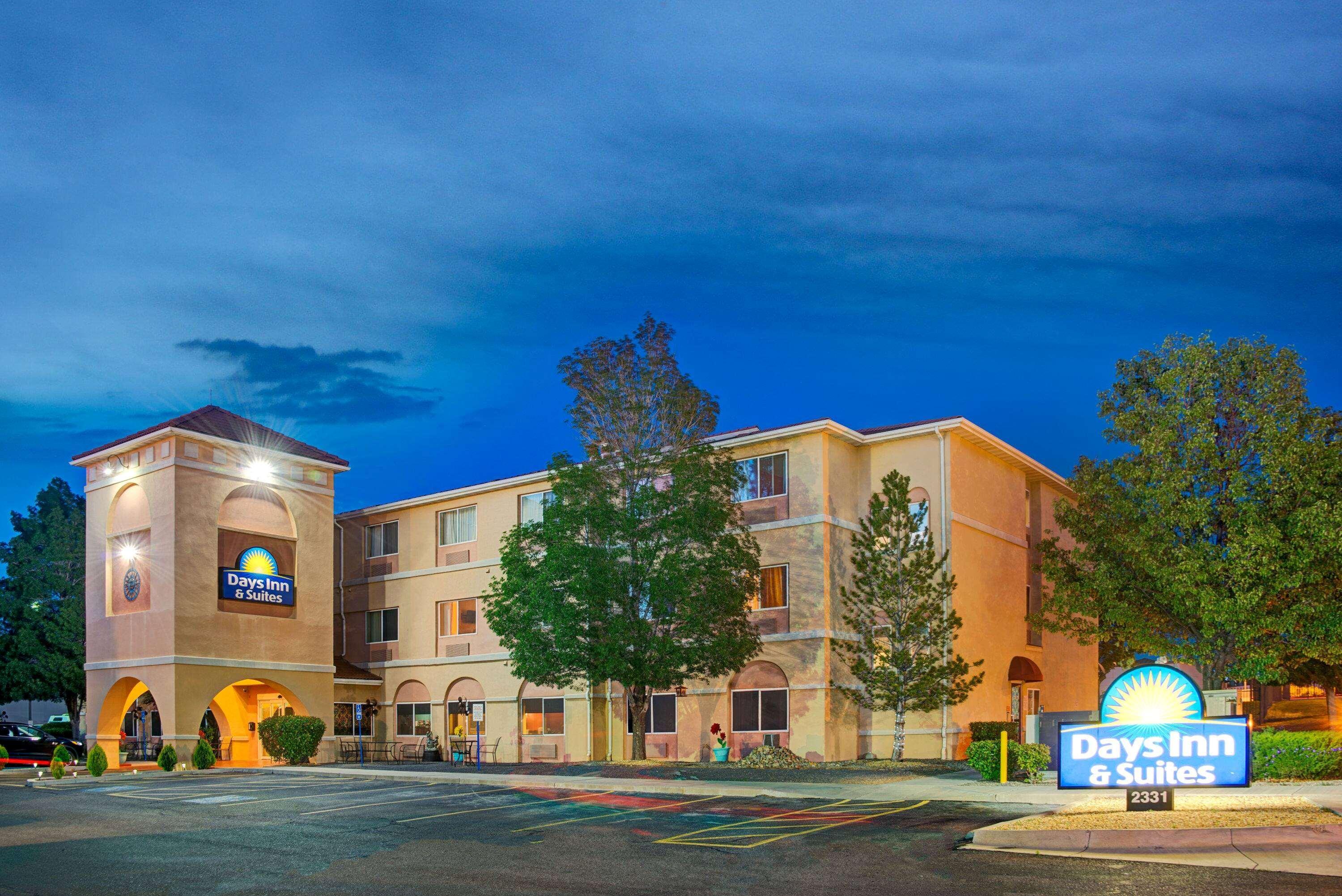 Days Inn & Suites By Wyndham Airport Albuquerque Exterior foto